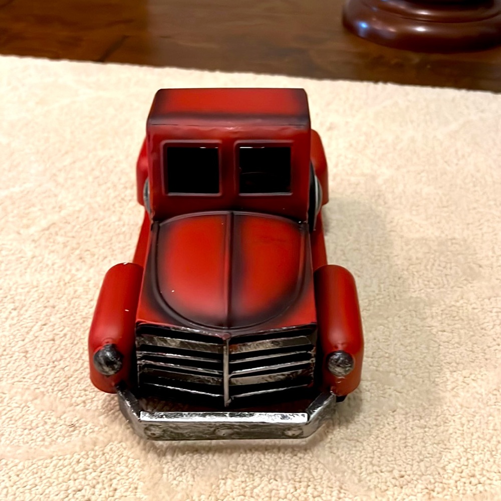 🚘 Old Timey Tin Red Farmhouse Truck - Picture 3 of 4